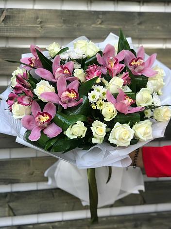 Букет цветов из: Розы и Хризантемы в Надыме