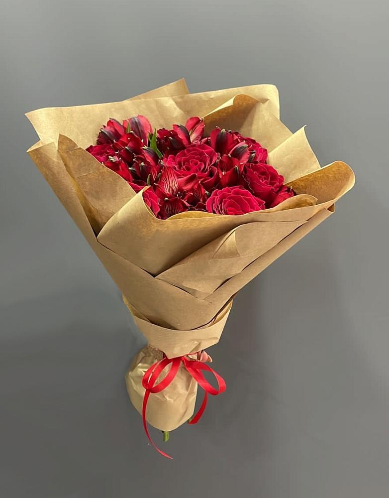 Букет цветов из: Альстромерии и Розы в Надыме