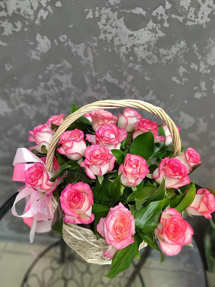 Цветочная композиция из Розы в корзине в Надыме