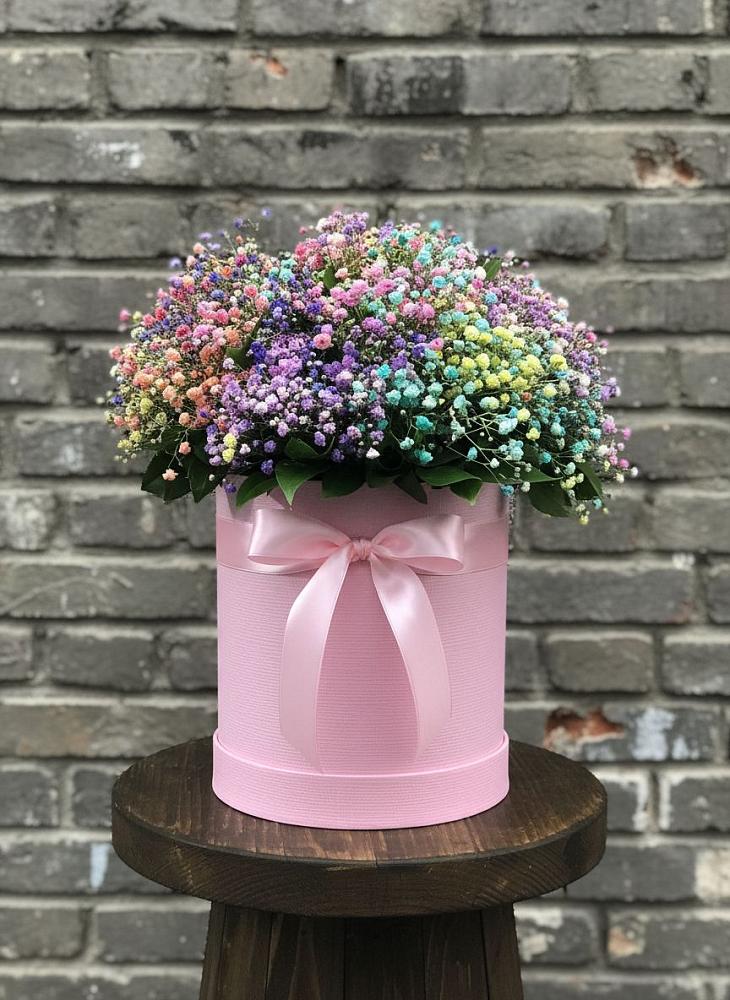 Цветочная композиция из Гипсофила и Розы в шляпной коробке в Надыме