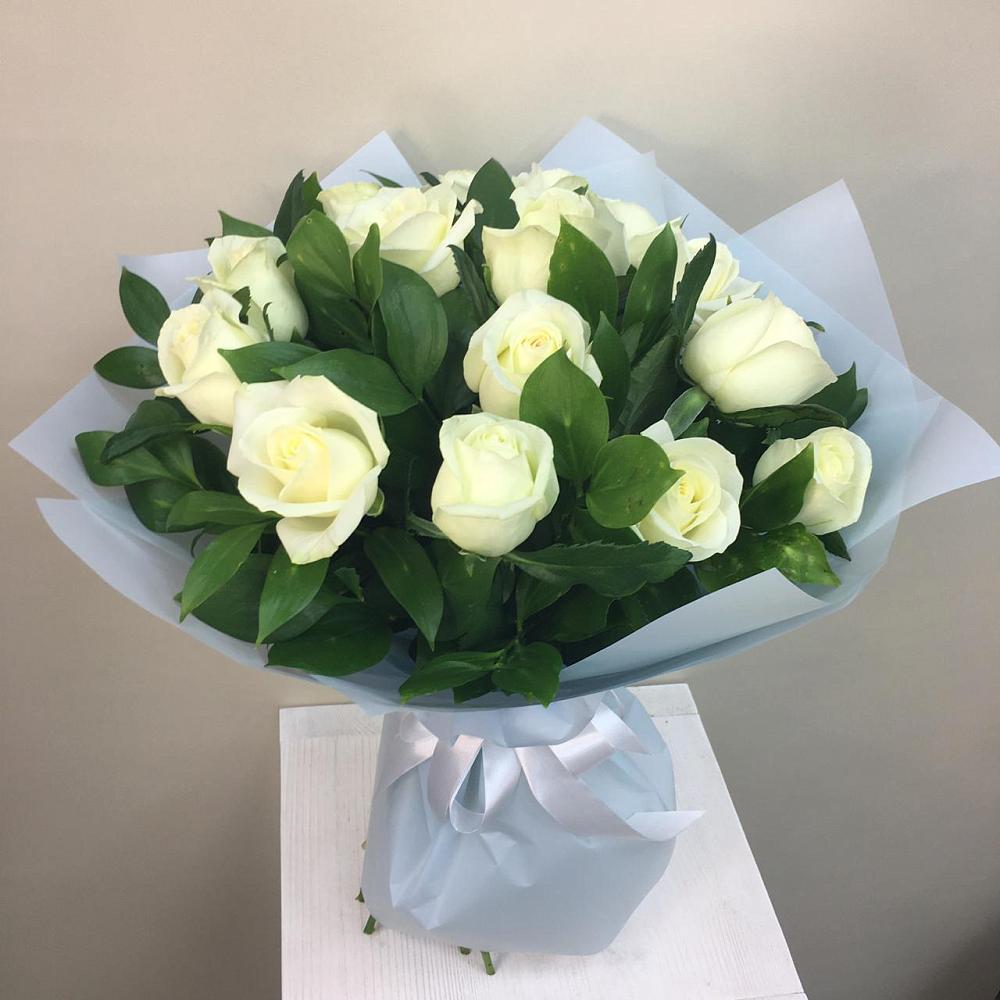 Букет 15 Белых роз Проуд в Надыме