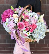 Цветочная композиция из Розы, Хризантемы, Пионы и Лизиантусы в корзине #REPLACE_PRED# Надыме