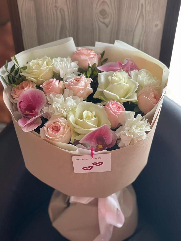 Букет цветов из: Орхидеи, Розы и Гвоздики в Надыме