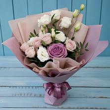 Букет цветов из:  Розы и Лизиантусы в Надыме