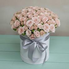 Цветочная композиция из Розы в шляпной коробке в Надыме