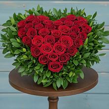 Цветочная композиция из Розы в виде сердца в Надыме