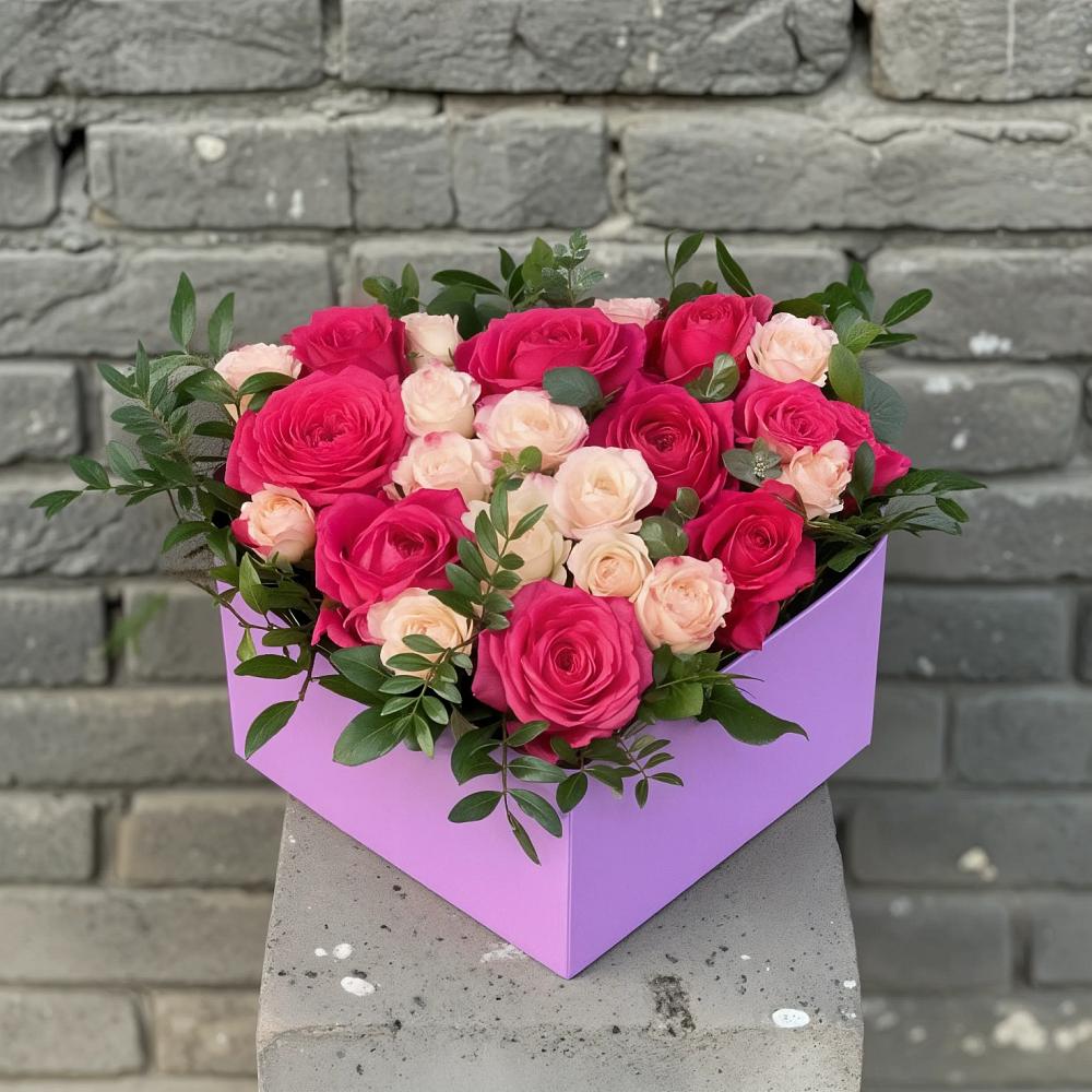 Цветочная композиция из Розы в коробке в Надыме