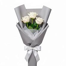 Букет 3 белые розы в Надыме