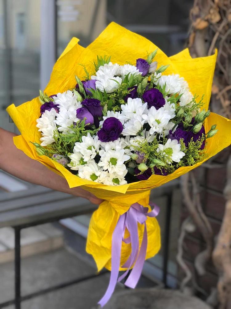 Букет цветов из: Ирисы, Хризантемы и Ромашки в Надыме