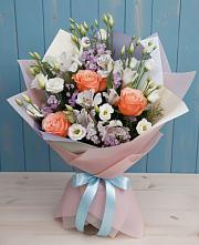 Букет цветов из:  Лизиантусы, Розы, Альстромерии и Гипсофила в Надыме