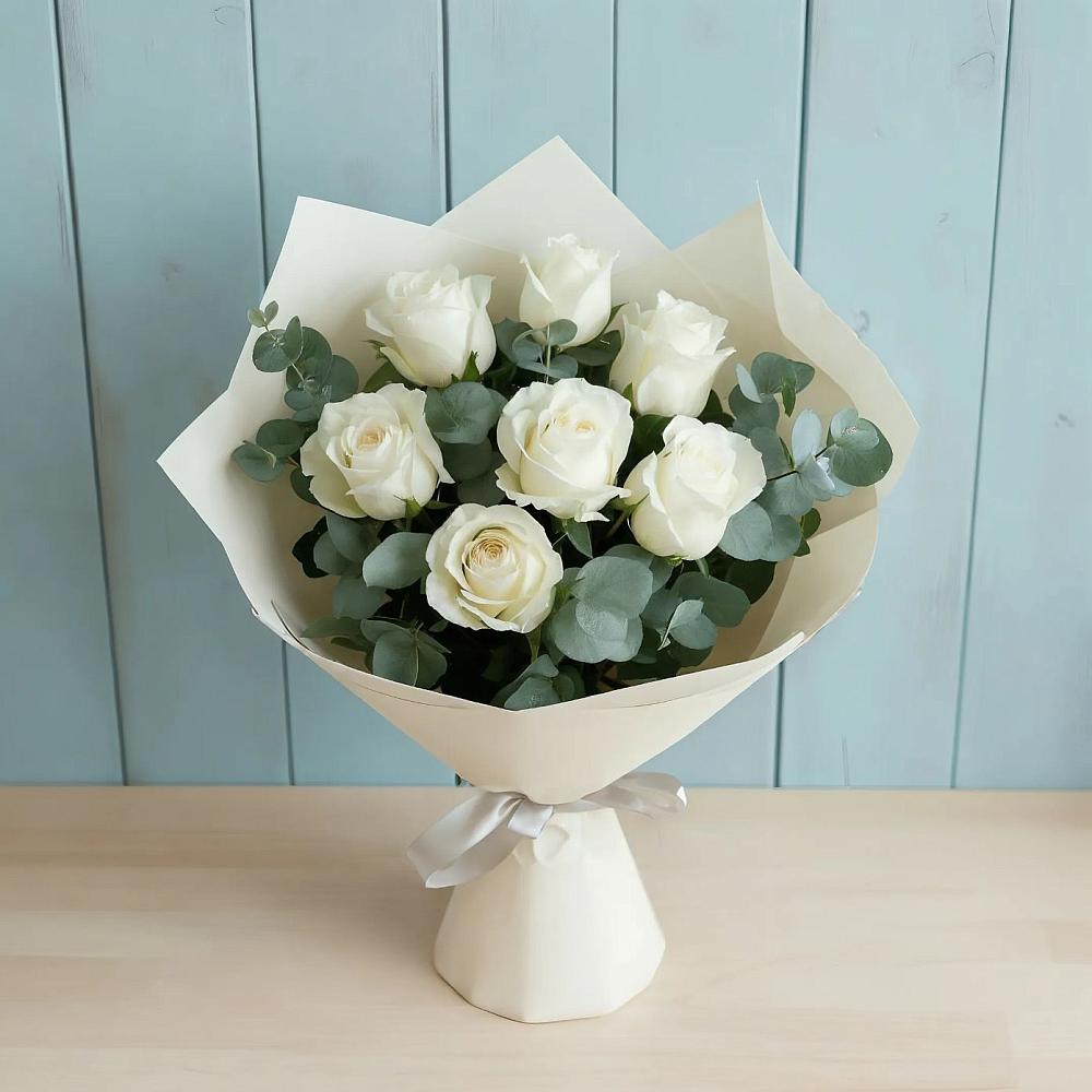 Букет Белые розы в Эвкалипте в Надыме