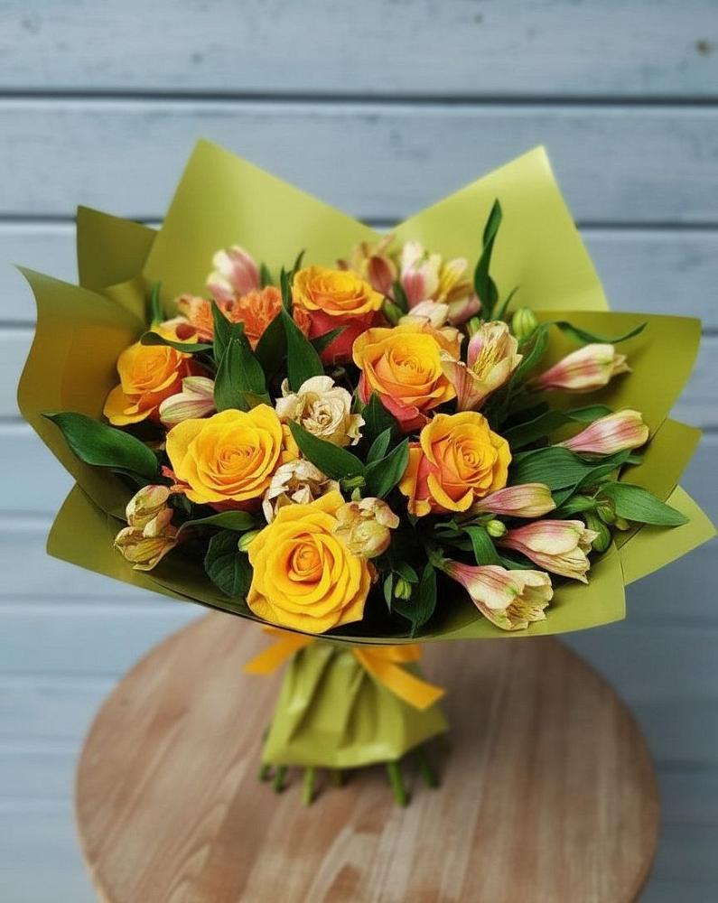 Букет цветов из: Альстромерии и Розы в Надыме