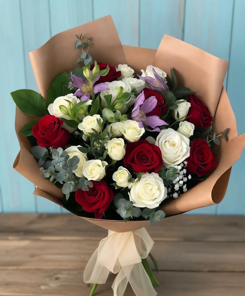 Букет цветов из: Розы и Альстромерии в Надыме