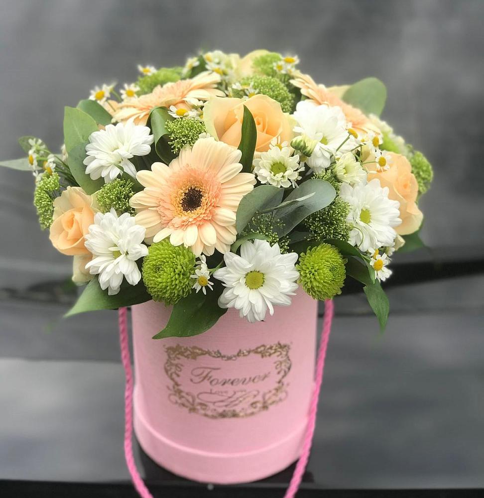 Цветочная композиция из Розы, Герберы и Хризантемы в шляпной коробке в Надыме