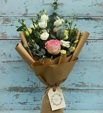 Букет цветов из:  Розы и Лизиантусы в Надыме