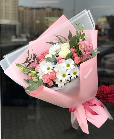 Букет цветов из: Розы, Лизиантусы и Хризантемы в Надыме