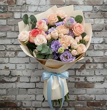 Букет цветов из:  Розы, Лизиантусы и Гвоздики в Надыме