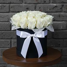 Цветочная композиция из Розы в шляпной коробке в Надыме